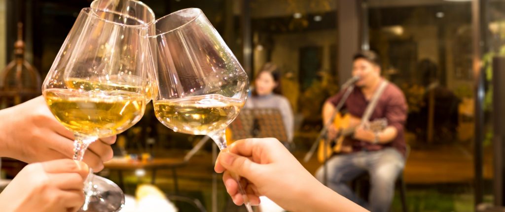 How To Set The Mood With Live Entertainment In Your Restaurant